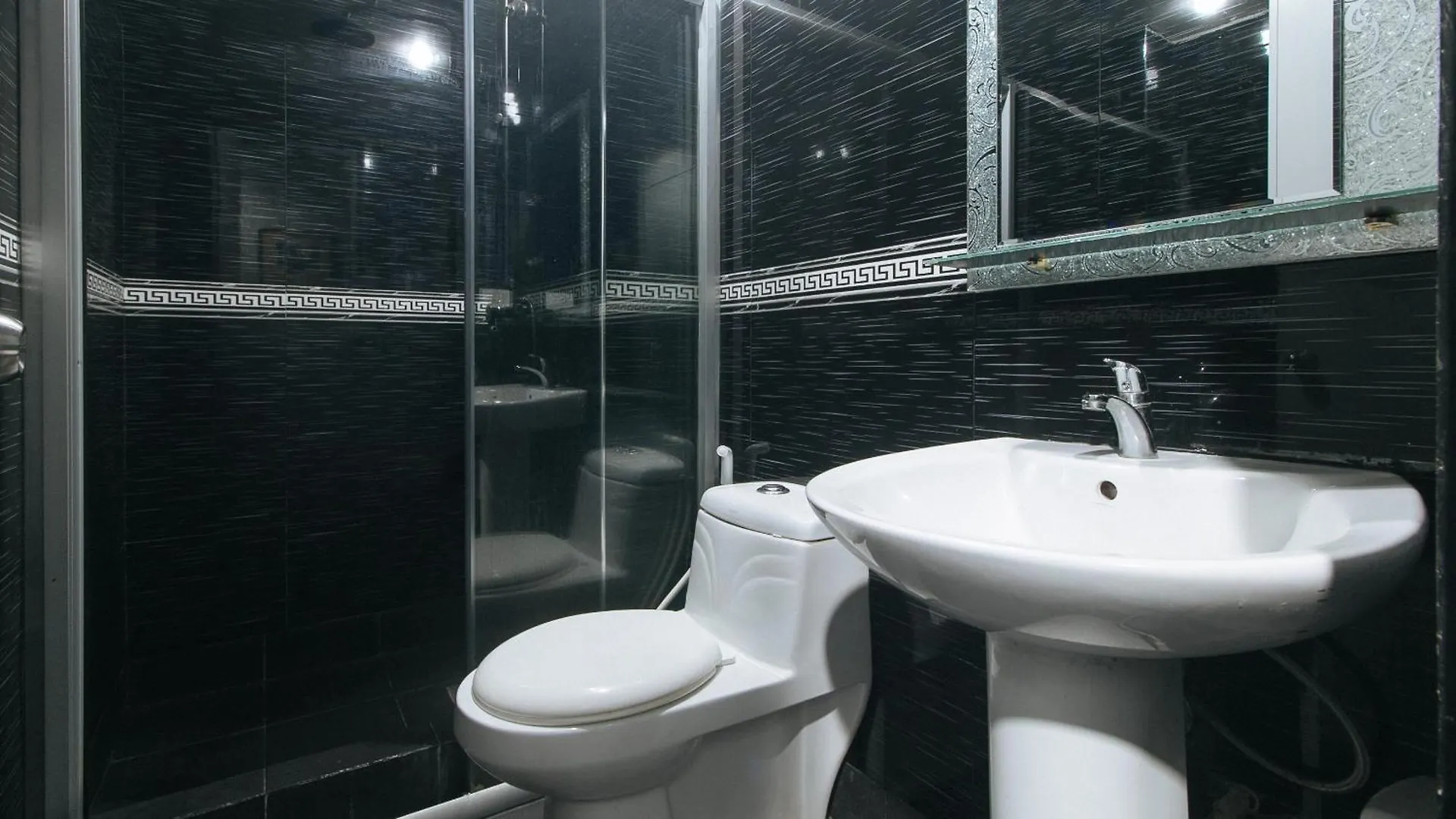 Reddoorz At Tjmg By Bel Air Polaris Makati Hotel Makati City Philippines